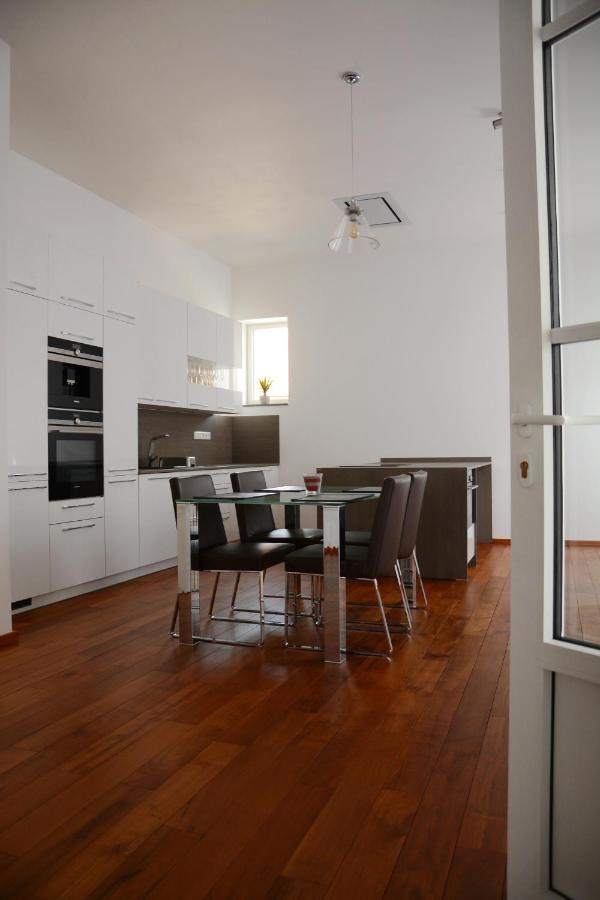Premium Apartment Near Banska Bystrica Square With Two Big Bedrooms מראה חיצוני תמונה